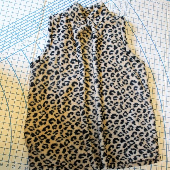 Avon / Studio 1886 Fuzzy Fleece Leopard Print Open Vest, Small - Picture 1 of 5